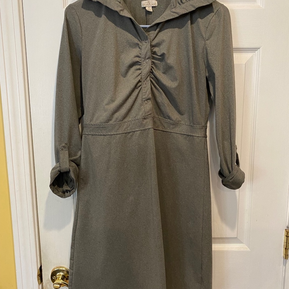 TEHĀMA Size S Gray Active Wear Dress